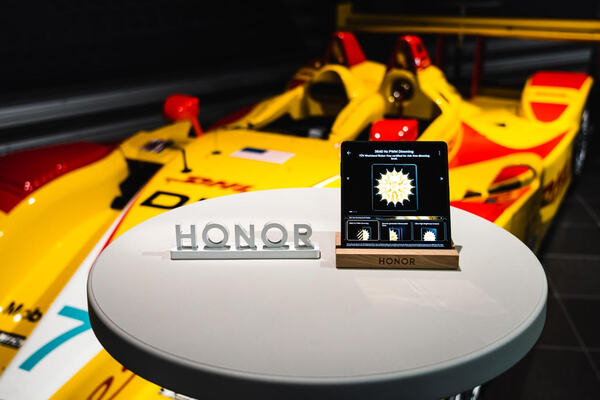 Honor Magic V2